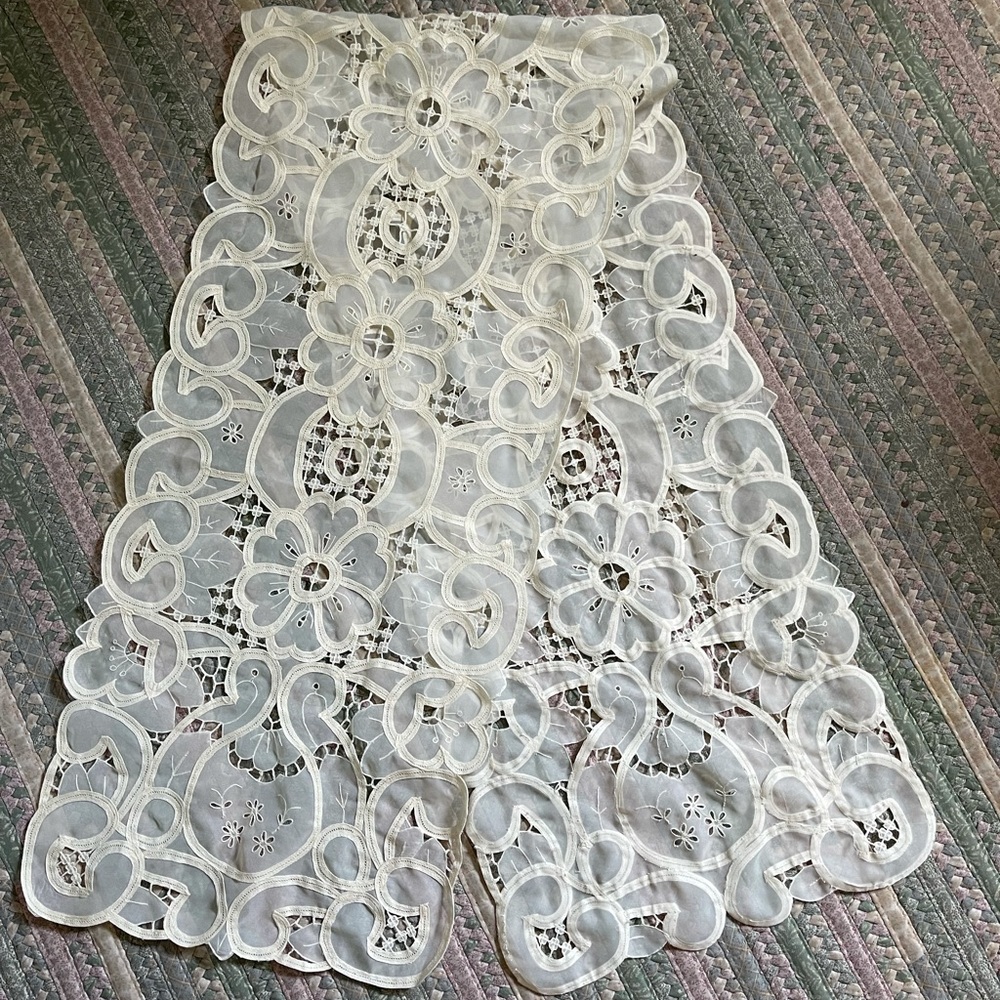 Table runner Ivory